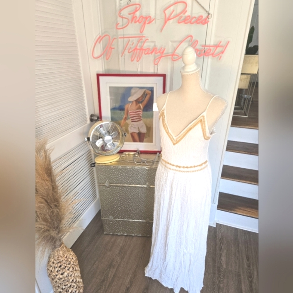 GORGEOUS WHITE MAXI DRESS BY JAPNA 🤍🤎